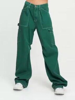 Lioness Wide Leg Utility Pants in Green. Small